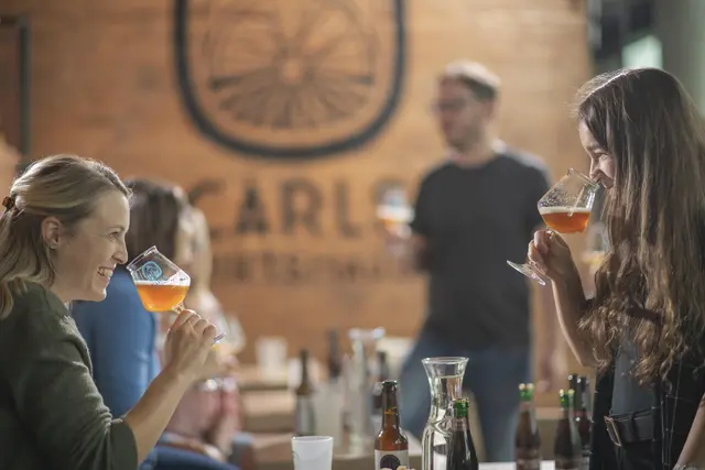 Das Thema Genuss kommt nicht zu kurz, etwa bei Verkostungen wie „Turmberg-Weinprobe – Badische Lebensfreude im Glas“ oder „Badisch Brauhaus – Rund um Kulinarik, Bier und Whiskey“. | Foto: KTG Karlsruhe Tourismus, Foto: Jan Bürgermeister