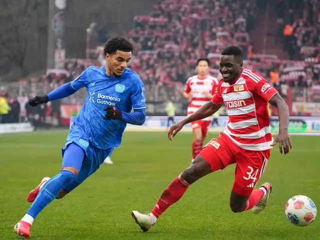 Stanley Nsoki (r) läuft auch in der kommenden Saison im Trikot von Union Berlin auf. (Archivbild) | Foto: Soeren Stache/dpa
