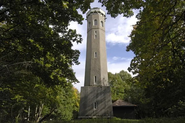 Einer der beliebtesten Aussichtspunkte in der Pfalz ist der Ludwigsturm, der 27 Meter hoch und über 142 Stufen erreichbar ist. Der Turm wurde 1864 gebaut und 1865 eingeweiht. | Foto: Donnersberg-Touristik-Verband
