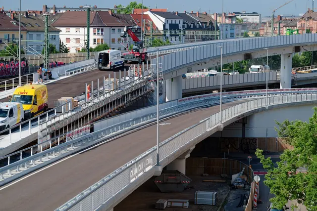 Die Gesamtkosten liegen der Stadt zufolge bei rund 147 Millionen Euro. | Foto: Uwe Anspach/dpa