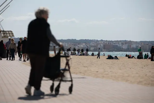 Rente im Ausland: Rund 500.000 Rentnerinnen und Rentner im Ausland müssen bis zum 25. September nachweisen, dass sie noch leben, um weiterhin ihre Rente zu erhalten.  | Foto: dpa