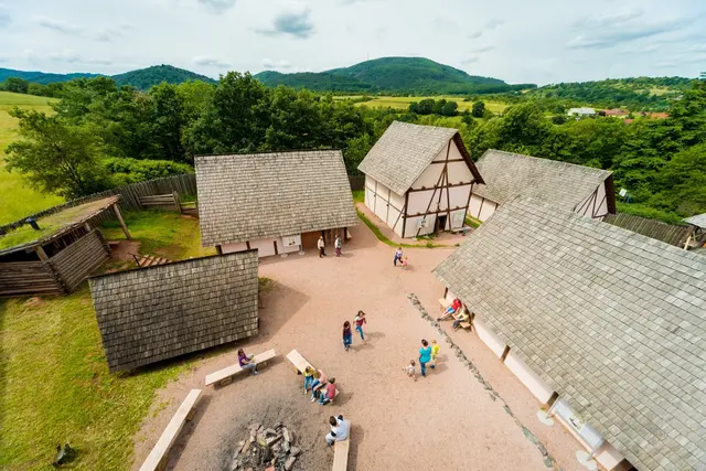 Das Keltendorf in Steinbach. Bereits vor über 2000 Jahren lebten die Kelten auf dem Donnersberg  | Foto: Donnersberg-Touristik-Verband
