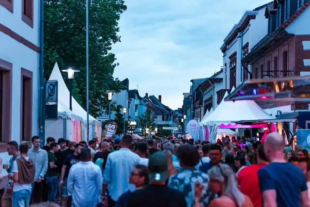 Musik, Begegnungen und Sommerstimmung: Das Altstadtfest gehört zu den Höhepunkten im Jubiläumsjahr „750 Jahre Kaiserslautern“ | Foto: Stadt KL/gratis