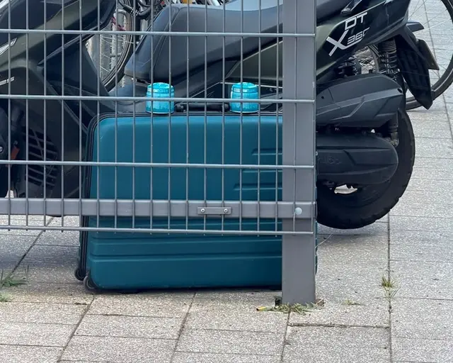 Ein abgestellter Koffer mit zwei Gaskartuschen hat am Hauptbahnhof Landau einen Polizeieinsatz mit Sperrung ausgelöst. Die Bundespolizei ermittelt und sucht Zeugen zu dem Vorfall. | Foto: Bundespolizeiinspektion Kaiserslautern