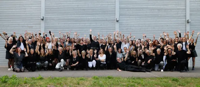 Zehn Monate Probenarbeit formten aus den Projektteilnehmenden eine eingeschworene Queen-Tribute-Familie. | Foto: Achim Betsch/Chorwerk