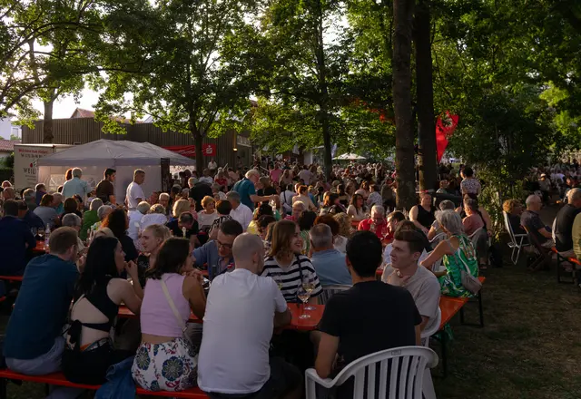 Im Park der Villa Wieser wird die Nacht der Weine in Herxheim wieder zum Sommerabend mit Wein und Musik | Foto: Verein SÜW/gratis