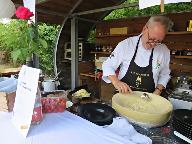 Chefkoch Hark bei der Arbeit | Foto: Brigitte Melder