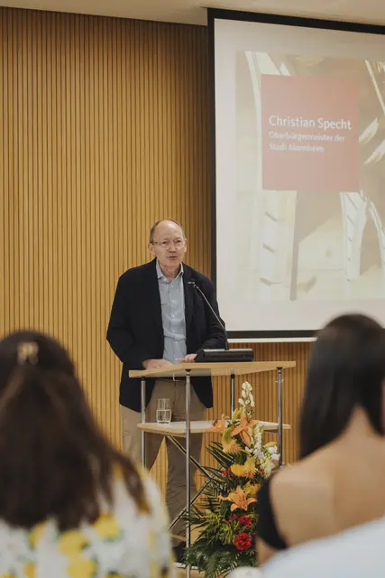 Beim Empfang in Mannheim geht es um Austausch, Sichtbarkeit und Sicherheit für queere Menschen. | Foto: Stadt Mannheim, Fotos: Fotoatelier Elena F. Barba
