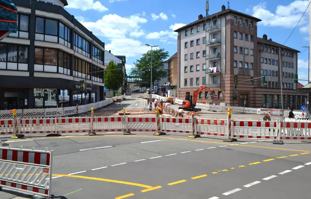 Seit Ende Mai ist die Kreuzung in der Landauer Straße, am Walhalla-Kino, aufgrund von Bauarbeiten gesperrt. | Foto: Frank Schäfer