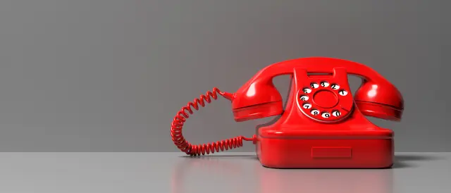 Unbekannte geben sich am Telefon als Mitarbeitende von Pflegestützpunkten aus und versuchen, persönliche Daten zu erlangen oder Betroffene zu finanziellen Verpflichtungen zu bewegen. | Foto: Rawf8/stock.adobe.com