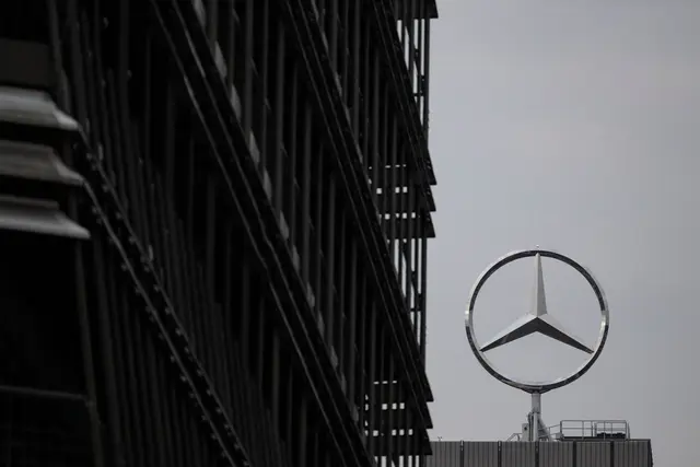 Beschäftigte von Mercedes-Benz machen mobil gegen die Sparpläne des Vorstands. (Archivbild) | Foto: Marijan Murat/dpa