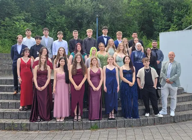 Feierliche Abschlussfeier der Fachoberschule: 33 Absolventinnen und Absolventen erhalten ihr Zeugnis | Foto: Manuela Kolter 