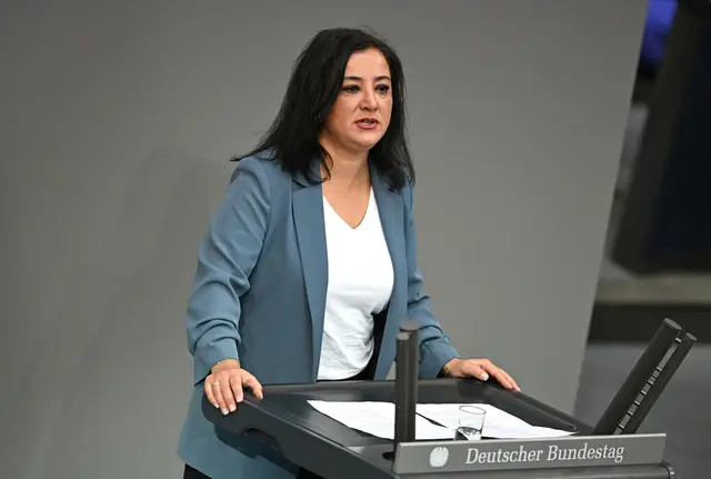 Eine Zugfahrt im Januar 2025 hat für die Linken-Bundestagsabgeordnete Gökay Akbulut ein juristisches Nachspiel. (Archivbild) | Foto: Elisa Schu/dpa