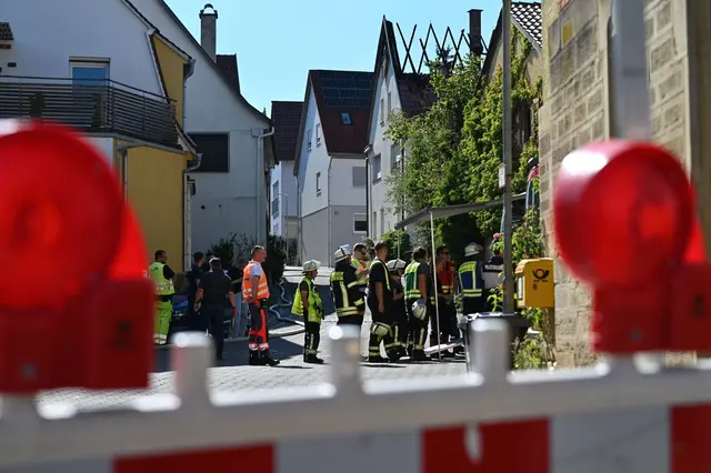 In Ingersheim soll ein Bewohner den Dachstuhl seines Hauses angezündet haben und Brandsätze geworfen haben. | Foto: Jennifer Kramer/dpa