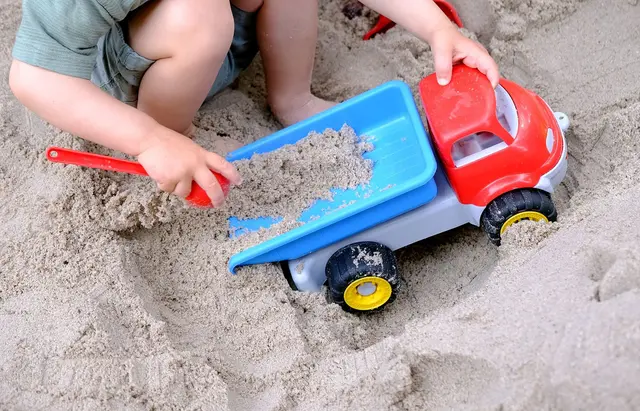Vor der Einführung einer Kita-Pflicht im Saarland gibt es nach Worten von Ministerpräsidentin Rehlinger (SPD) zahlreiche Hindernisse zu überwinden. (Symbolbild) | Foto: Bernd Weißbrod/dpa