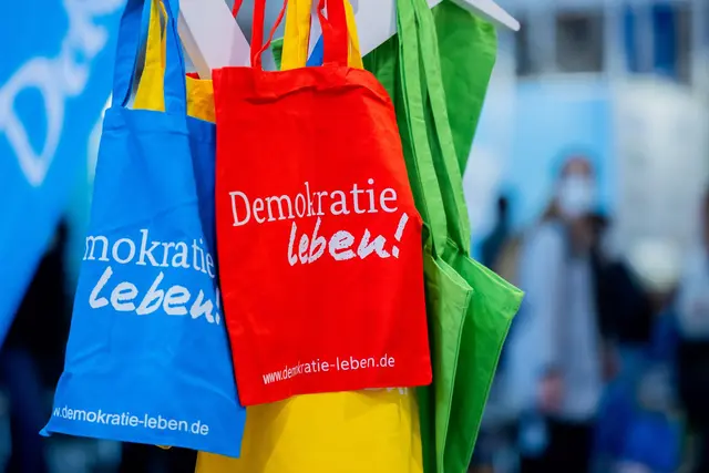 Das Programm «Demokratie leben» steht unter besonderer Beobachtung. (Archivbild) | Foto: Rolf Vennenbernd/dpa