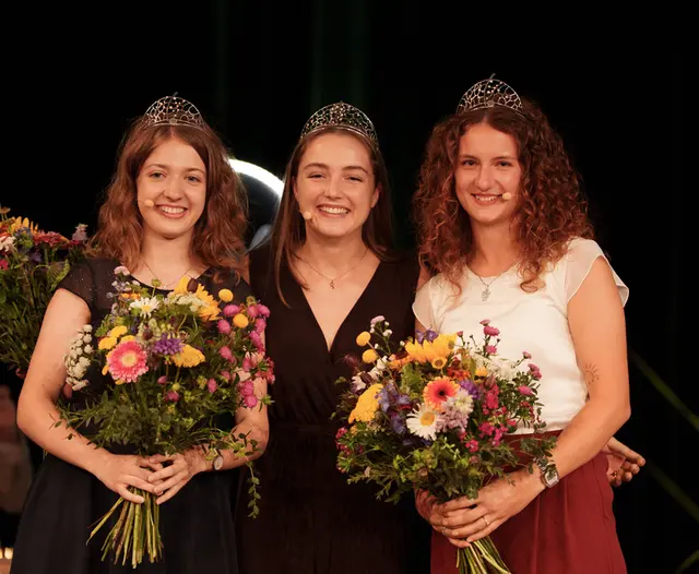 Die badischen Weinhoheiten 2026/27 (v.l.): Tina Müller, Rosa Kost und Viktoria Benz | Foto: BWV