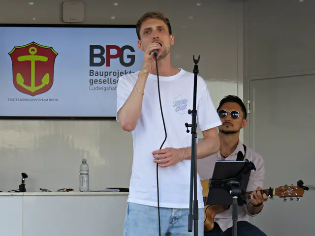 Dan Ley und Gitarrist Marcus Volpert | Foto: Brigitte Melder