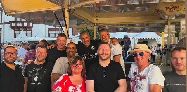 Vertreterinnen und Vertreter der SPD-Familie Kaiserslautern nutzten den Auftakt des Altstadtfestes zum gemeinsamen Austausch. Im Bild unter anderem: Ortsvorsteherin Heike Spies, Pressesprecher Frank Pfaff und Fraktionsvorsitzender Patrick Schäfer. | Foto: Frank Pfaff