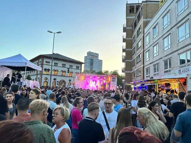 Tausende feiern ausgelassen Party auf dem Altstadtfest in Kaiserslautern | Foto: Anne Paschen