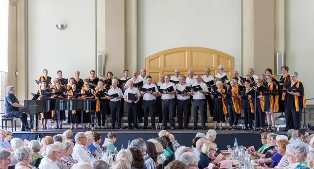 Bei Kaffee und Kuchen präsentiert die Chorgemeinschaft Windsberg am Sonntag, 8. November, wieder beliebte Melodien in der Festhalle | Foto: red