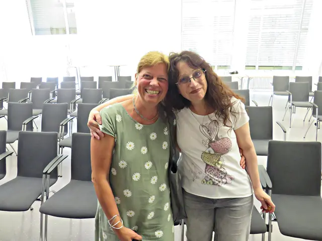 Andrea Weber mit Frau Schneider (Ehefrau von Harald) | Foto: Brigitte Melder