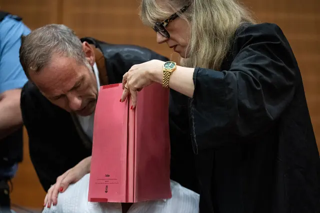 Der Angeklagte soll E-Rollerfahrer tödlich verletzt haben. | Foto: Hannes P. Albert/dpa