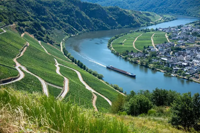 Die neue Woche bringt Sommerwetter ohne die ganz große Hitze.  | Foto: Harald Tittel/dpa