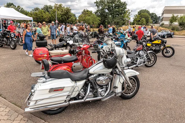Glänzender Chrom, originale Details und zeitlose Karosserien begeisterten Oldtimerfans und zahlreiche Besucher gleichermaßen. | Foto: Paul Needham