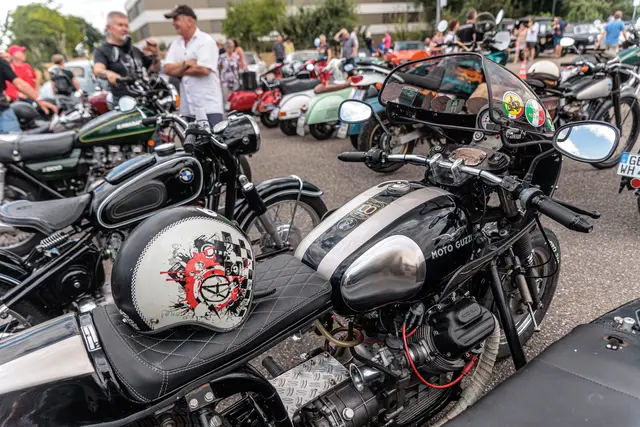 Glänzender Chrom, originale Details und zeitlose Karosserien begeisterten Oldtimerfans und zahlreiche Besucher gleichermaßen. | Foto: Paul Needham