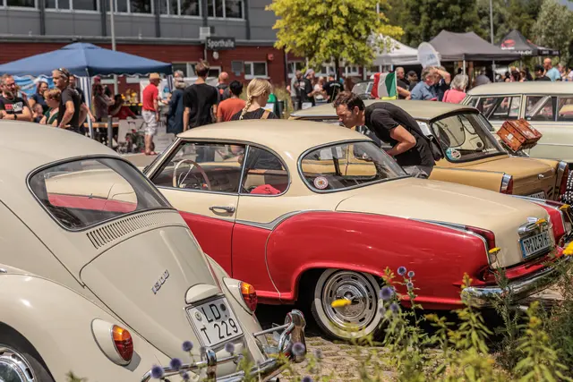 Glänzender Chrom, originale Details und zeitlose Karosserien begeisterten Oldtimerfans und zahlreiche Besucher gleichermaßen. | Foto: Paul Needham