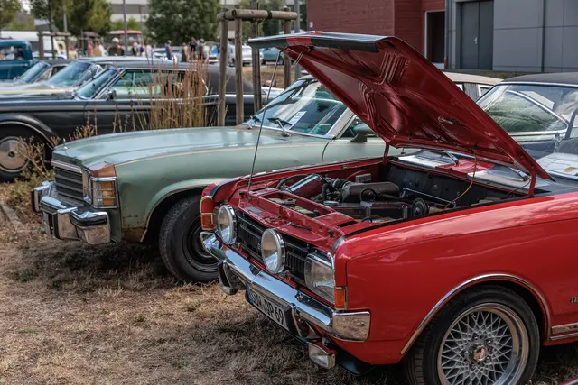 Glänzender Chrom, originale Details und zeitlose Karosserien begeisterten Oldtimerfans und zahlreiche Besucher gleichermaßen. | Foto: Paul Needham