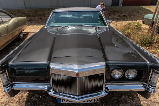 Glänzender Chrom, originale Details und zeitlose Karosserien begeisterten Oldtimerfans und zahlreiche Besucher gleichermaßen. | Foto: Paul Needham