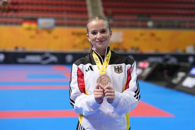 Mariel Goethe präsentiert stolz ihre Bronzemedaille | Foto: Kjetil Waber/BCRN