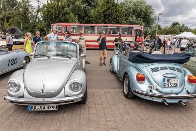 Glänzender Chrom, originale Details und zeitlose Karosserien begeisterten Oldtimerfans und zahlreiche Besucher gleichermaßen. | Foto: Paul Needham