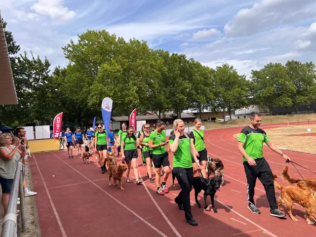 Einzug der Teams zur Siegerehrung | Foto: Aljoscha Kertesz