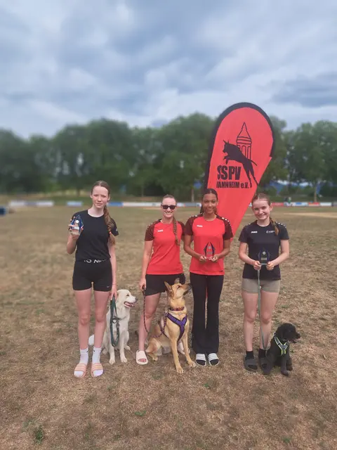 Platz 3 für das Mannheimer Jugendteam: Gesa, Trainerin Sandra Scheben, Lucy und Maxime | Foto: Aljoscha Kertesz