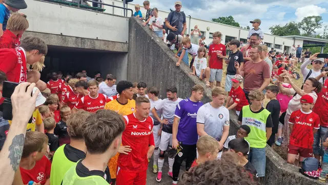 1.558 Zuschauer lockte das Testspiel ins Buchenloch | Foto: Ralf Vester