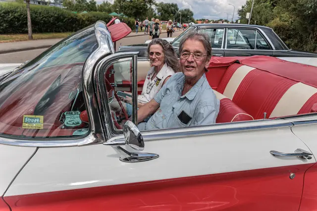 Viele Fahrzeugbesitzer nutzten das Jubiläumstreffen für den Austausch mit anderen Enthusiasten und beantworteten Fragen zu ihren Klassikern. | Foto: Paul Needham