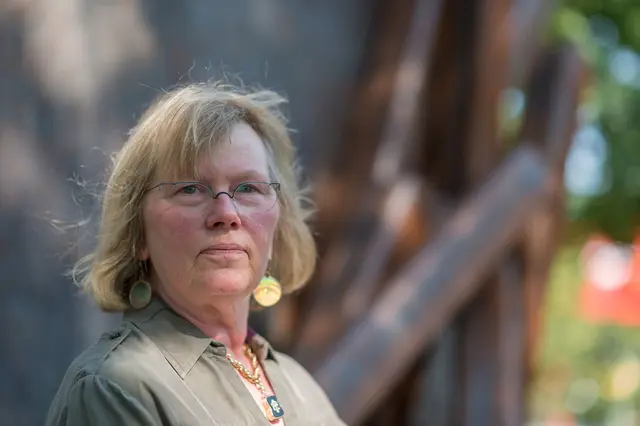 Die Psychologin Sybille Jatzko begleitet seit Jahrzehnten Überlebende des Unglücks von Ramstein und anderen Katastrophen. (Archivbild) | Foto: Christian Reimann/dpa