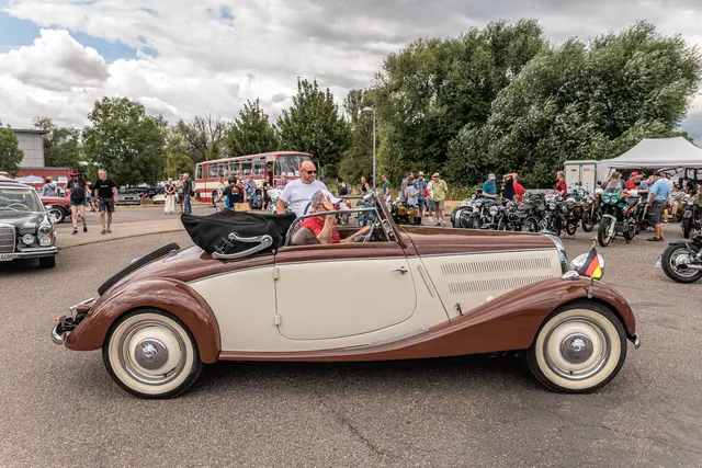 10. Jahre Oldtimertreffen in Kandel  | Foto: Paul Needham