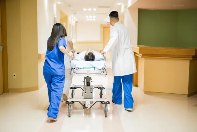 Landkreise in Rheinland-Pfalz warnen vor weiteren Klinikschließungen: Wenn ein Krankenhausstandort wackelt, fragen sich viele Menschen, wie sicher die Versorgung vor Ort bleibt. | Foto: AntonioDiaz/stock.adobe.com