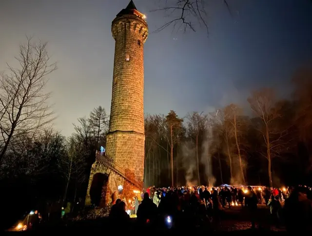 Die Fackelwanderung zum Humbergturm ist vor allem ein Highlight für Familien | Foto: Ralf Vester