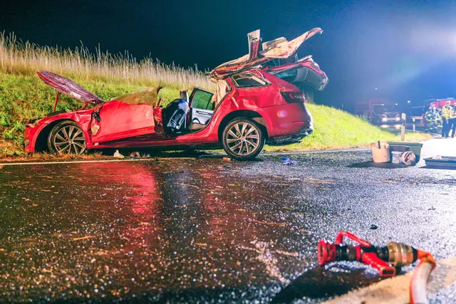 Bei zwei Unfällen auf der A8 wurden zwei Menschen verletzt.  | Foto: Enrique Kaczor/dpa