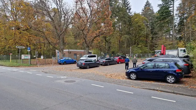Parkplatz am Wildpark gegenüber des Lokals "Quack". Auch gerne genommen für einen Wanderung zum Humberg. | Foto: Ralf Vester 