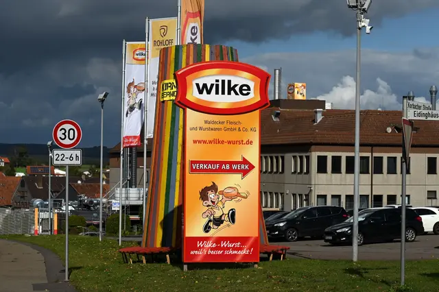 Die Wurstfabrik Wilke in Twistetal musste im Oktober 2019 wegen massiver Hygienemängel und gefährlicher Listerienkeime geschlossen werden. (Archivbild) | Foto: Uwe Zucchi/dpa