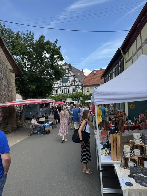 Markt 2026 Blick von der Hauptstraße in Richtung Marktplatz mit den Fachwerkhäusern  | Foto: Arno Mohr 