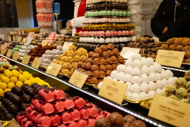 Karlsruher Innenstadt bekommt neues Café mit Confiserie und Innenhof-Plätzen (Symbolfoto) | Foto: oksix/stock.adobe.com