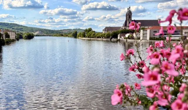 Pont-à-Mousson an der Mosel: Die Prämonstratenserabtei steht am Fluss wie ein aus Jahrhunderten verdichteter Ort, in dem lothringische Geschichte, klösterliche Ordnung und die offene Weite des Landes zu einer seltenen, fast mühelos wirkenden Einheit finden.
 | Foto: Daniel J. Basler