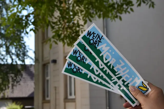 Wer am Wochenende durchs Dorf bummelt, trifft bei der Weinkerwe in Mörzheim auf Stände, Musik und einen Hof-Flohmarkt | Foto: Stadt Landau